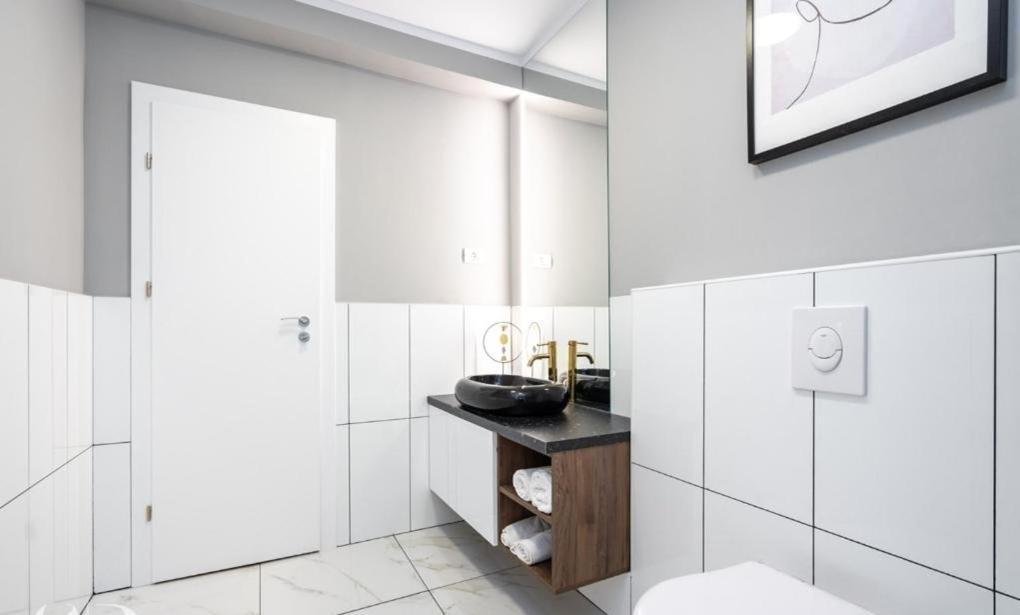 Majestic Apartament With View In Magheru Boekarest Buitenkant foto