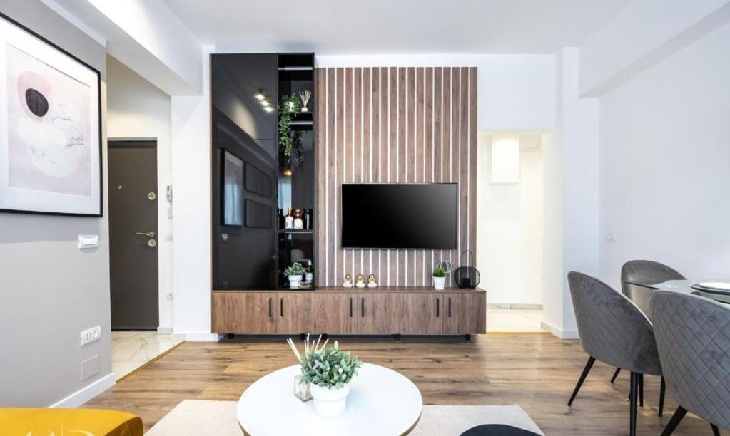 Majestic Apartament With View In Magheru Boekarest Buitenkant foto