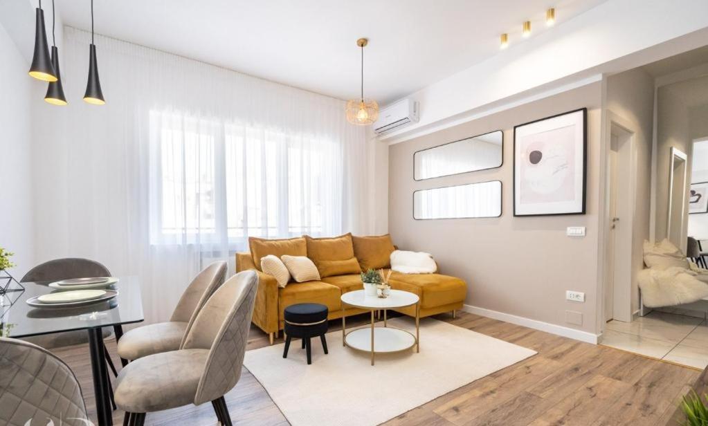 Majestic Apartament With View In Magheru Boekarest Buitenkant foto