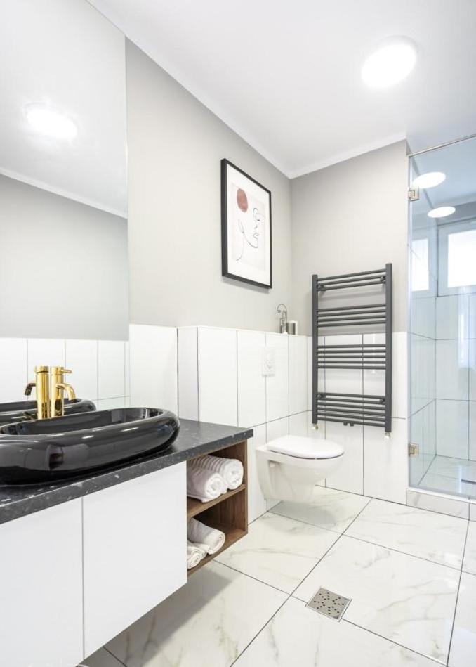 Majestic Apartament With View In Magheru Boekarest Buitenkant foto